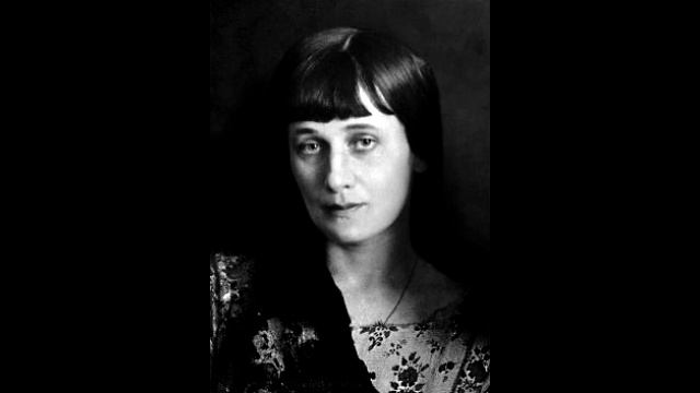 Анна Ахматова - Небывалая осень построила купол высокий... смотреть онлайн