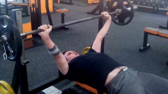 ЖИМ ЛЁЖА НАМАКСИМУМ ! ШТАНГА 40 КГ ! смотреть онлайн