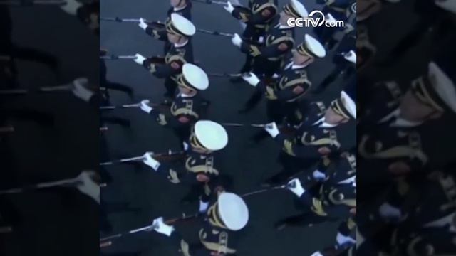 Церемония поднятия государственного флага КНР 1 января смотреть онлайн
