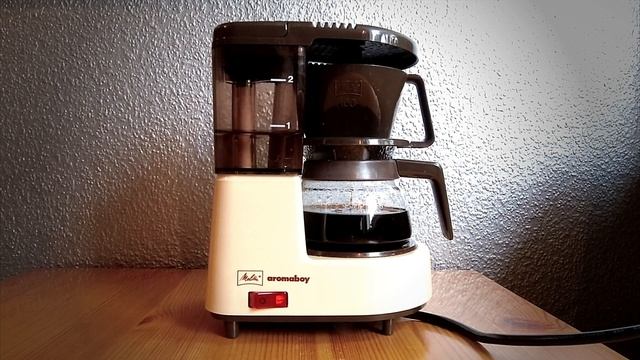 4k UHD / Kleine 70er Jahre Melitta Aromaboy Kaffeemaschine Kocht Kaffee / Relax + ASMR