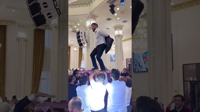 Жених танцует на столе ???такие танцы ни где не увидите ??#свадьба смотреть онлайн