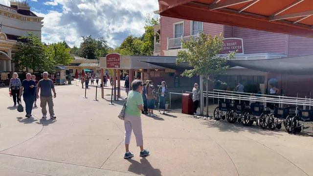The Ultimate Beginner's Guide To Dollywood смотреть онлайн