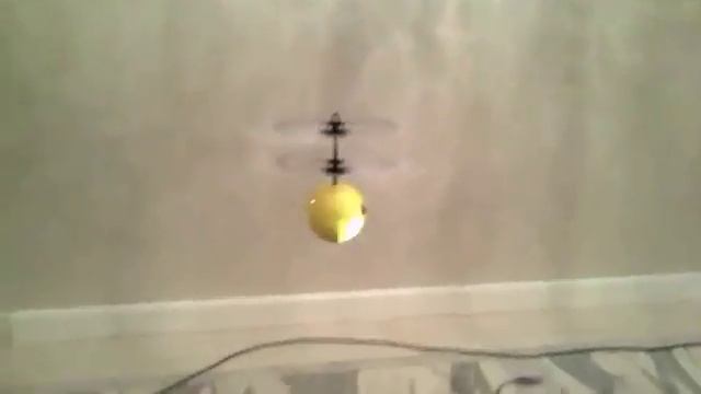 Веселая летающая игрушка. Happy flying toy. смотреть онлайн