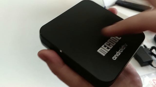 Новинка TV Box  Mecool KM9 Pro на холодном процессоре S905X2 Реально крутая ТВ Приставка Unboxing