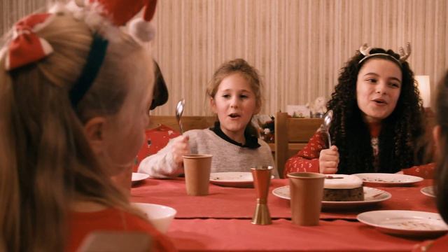 Yummy Yummy Christmas Food - Elm Tree Town | Kids Christmas Songs | Xmas Songs For Children & Kids