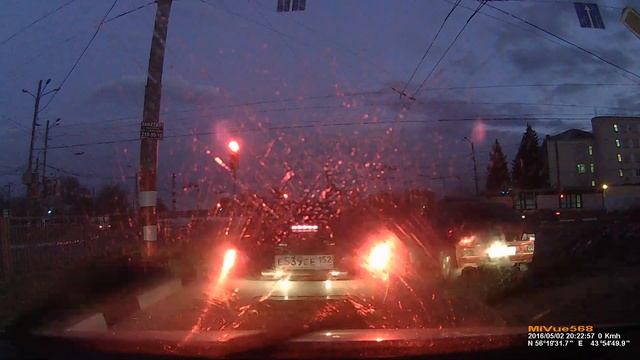 проезд на красный свет ваз 2112 н045кт152 (курьер суши самурай)