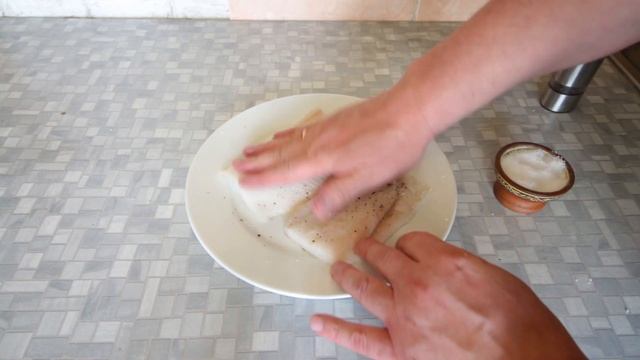 Филе палтуса, жаренное на сковороде с овощами смотреть онлайн