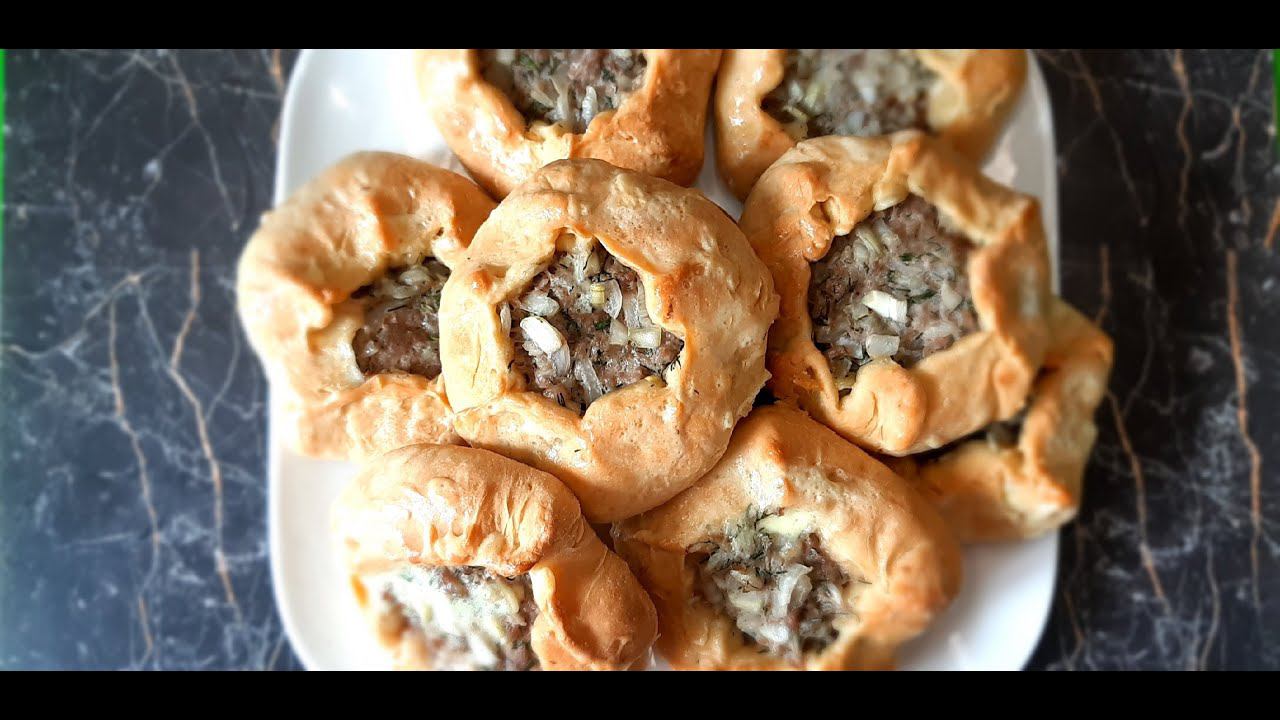 Пирожки с мясной начинкой на скорую руку. Простой рецепт из бездрожжевого теста. смотреть онлайн