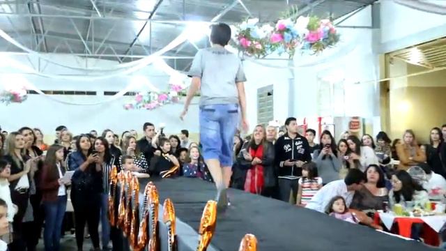 DM Désirée Mesquita Desfile Infanto Juvenil 2015 "Festa em Louvor a Nsa Sra da Abadia" смотреть онлайн