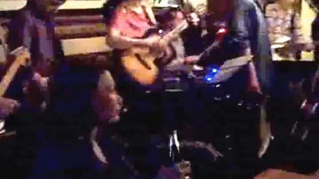 Go Figures - High on a Downer (Bevis Frond song) смотреть онлайн