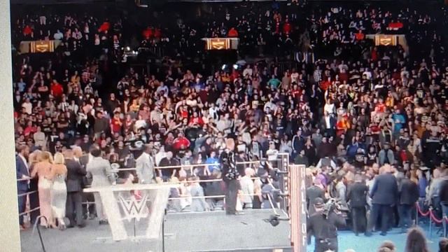 Stupid Fan Attacks Brett Hart At The WWE Hall Of Fame смотреть онлайн