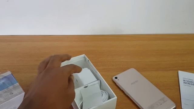 ASUS Zenfone Live (ZB501KL) Unboxing, Hands on, Specs, Features and Camera Samples смотреть онлайн