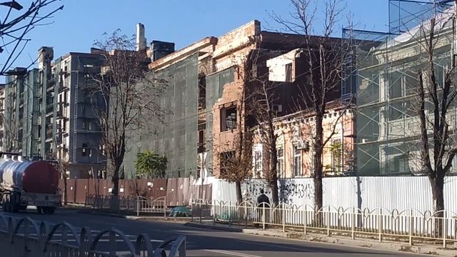 Мариуполь. Ноябрь 2023. Исторический центр города, восстановление. смотреть онлайн