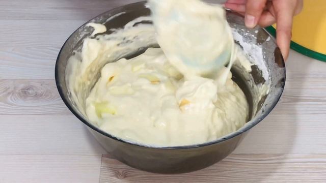 Шарлотка с яблоками. Классический рецепт с одним секретным ингредиентом / Apple pie смотреть онлайн