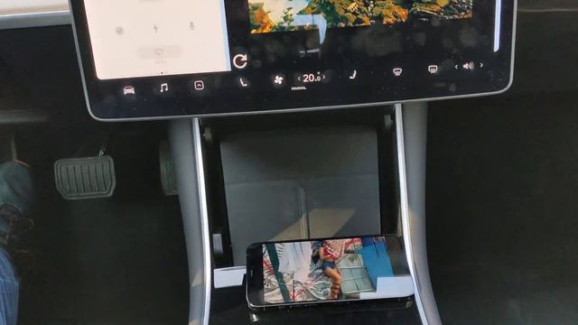 YouTube Music app mirrored to Tesla Model 3 in-car touchscreen, with TeslaMirror app and iPhone 12 смотреть онлайн