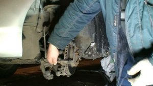 ЗАМЕНА ПЕРЕДНИХ КОЛОДОК НА Toyota Corolla