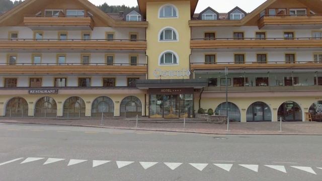 ?? Dolomites Hiking Trail & Walking Tour- Selva di Val Gardena - Italy Virtual Treadmill 4K смотреть онлайн