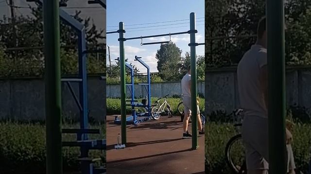 ТРЕНИРОВКА ПОДТЯГИВАНИЯ НА КРУТЯЩИМСЯ ТУРНИКЕ НА ВРЕМЯ