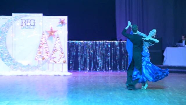 New Year Pro-Am Celebration 2022.Solo Performance.Viennese Waltz. Бешкенадзе Тимур-Овчаренко Елена смотреть онлайн