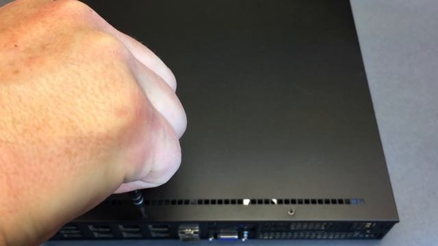 A close look under the hood of the new Supermicro SYS-E300-8D and E200-8D SuperServers. смотреть онлайн