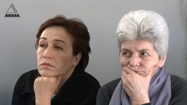 Инициаторы референдума о досрочных выборах Президента Абхазии пообщались с журналистами смотреть онлайн