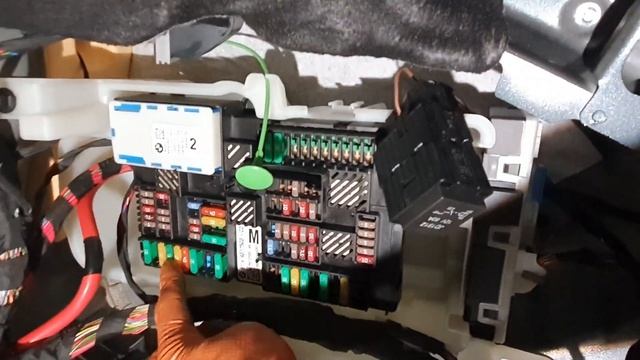 BMW 7 G11 Air suspension COMPRESSOR, RELAY, FUSE location. смотреть онлайн