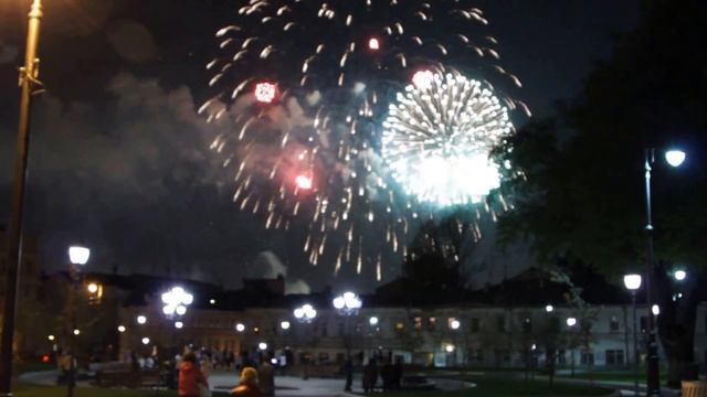 Самый лучший салют в Москве на Хитровской площади.9.05.2015 смотреть онлайн