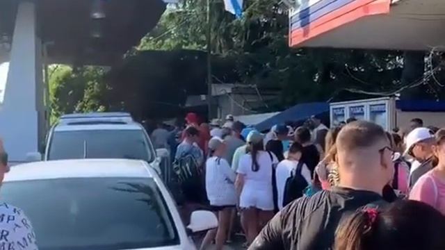 Очередь из туристов на границе с Абхазией смотреть онлайн