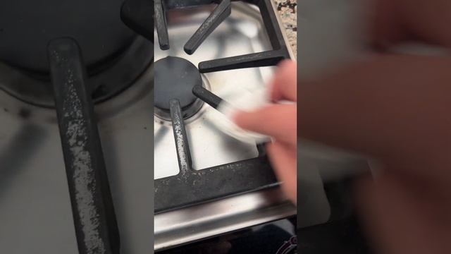 Make Your Cast Iron Stove Grates Look New Again ✨ #cleaning #springcleaning #deepcleaning #clean смотреть онлайн