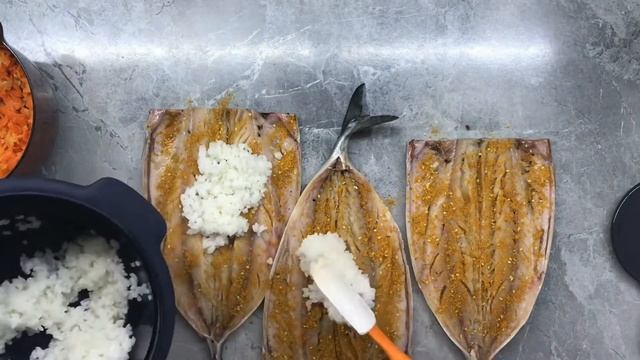 СКУМБРИЯ ПО ЦАРСКИ. В горячем виде - полноценное блюдо, а в холодном - отличная закуска! смотреть онлайн