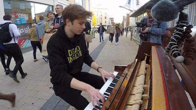 I played DEJA VU on piano in public (Initial D) смотреть онлайн