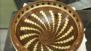 Чаша из сегментированного ясеня и ореха | Точение по дереву