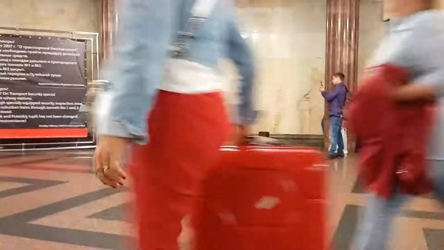 Метро Курская скрипач просто огонь смотреть онлайн