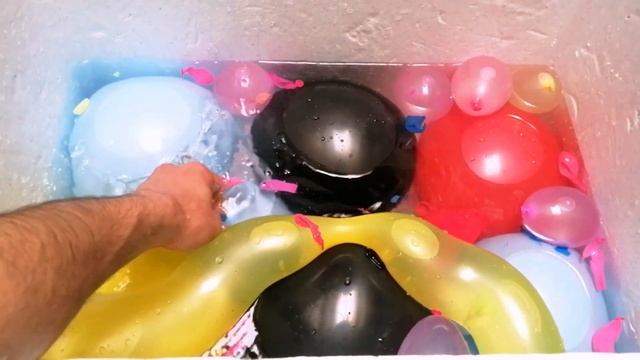 Pop Colorful Water Balloons - Popping Balloons!! (Slow Motion)