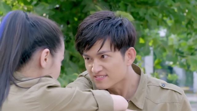 功夫少女1人大戰3個肌肉男，打得他們跪地求饒，為閨蜜狠狠出了一口惡氣！ep7 смотреть онлайн