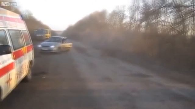 УКРАИНСКАЯ БМП С ДЕСАНТОМ НА БРОНЕ НА ПОЛНОЙ СКОРОСТИ УЛЕТЕЛА В КЮВЕТ смотреть онлайн