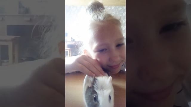 Маленькая двухцветная глазки бусинками она маленькая смотреть онлайн