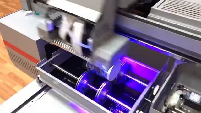 УФ принтер FS-4060UV Rotax печать на белой сублимационной кружке с ручкой смотреть онлайн