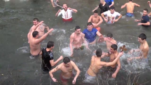 Ученик от ПГ Заимов хвана кръста в Сопот смотреть онлайн