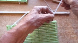 Пчёлы (Какой изолятор для матки лучше -- Миленина или Хмары?) Изготовление своими руками.)