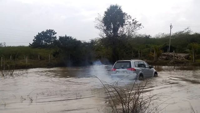 Mitsubishi Pajero Sport Floating in Water смотреть онлайн
