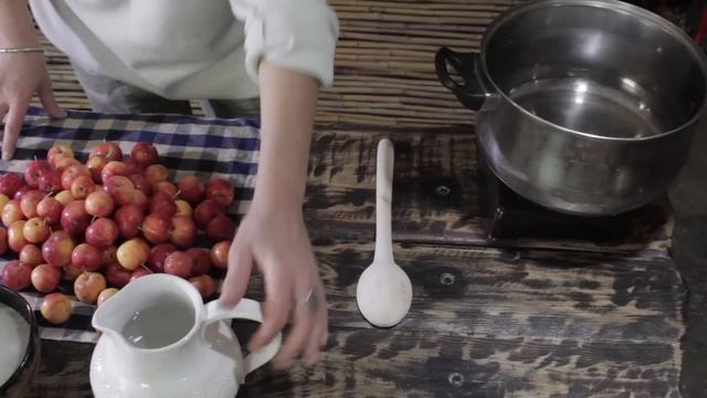 Paradise apple jam (Варенье из райских яблок) смотреть онлайн