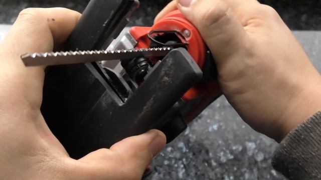 Аккумуляторный лобзик Milwaukee 2737-20. смотреть онлайн