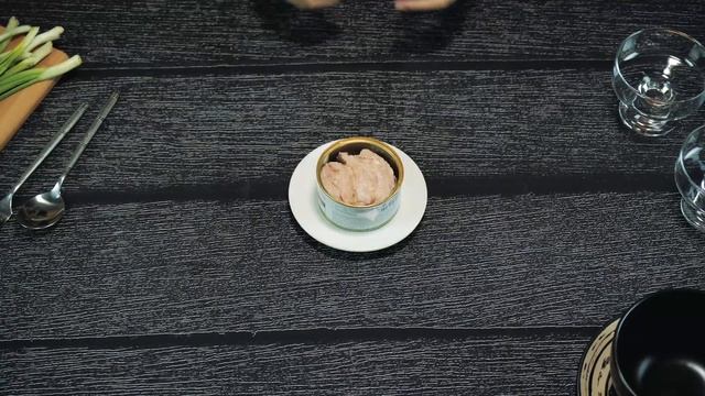 Салат из консервированного тунца с рисом и яйцом. Tuna salad. смотреть онлайн