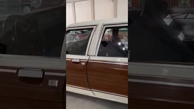 Ford LTD CROWN VÍCTORIA 1981VAGONETA смотреть онлайн