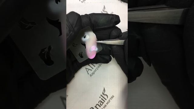 Нежные цветы на ногтях: маникюр аэрографом. Spring nails | Airbrush nails смотреть онлайн