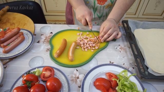 ПИЦЦА ДОМАШНЯЯ в духовке Очень Вкусная Пицца с Сосиской Простой Рецепт БОЛЬШОЙ Домашней пиццы смотреть онлайн