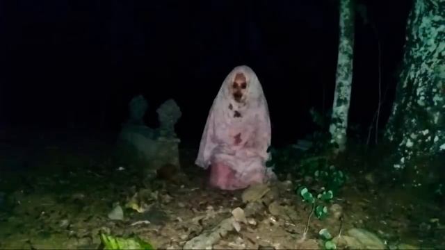 MERINDING MALAM BULAN PURNAMA‼️MAKAM BARU 12JAM SETELAH DIKUBURKAN!!PENAKUT SKIP AJA!! смотреть онлайн