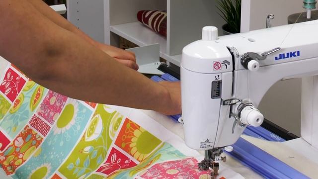 Loading Fabric onto the Cutie Tabletop Fabric Frame смотреть онлайн