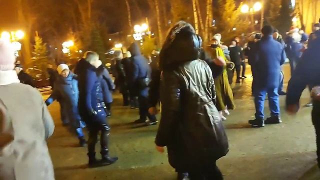 За мною следуешь как тень Танцы в парке Горького Харьков Январь 2022 смотреть онлайн